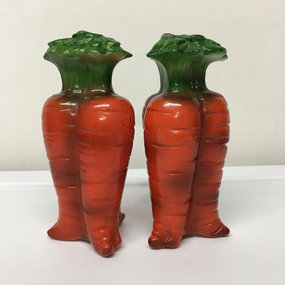 Vintage Bunch of Carrots Ceramic Salt and‎ Pepper Shakers Japan Kitschy 6